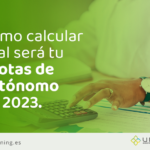Mujer con calculadora calculando su cuota de autónomos